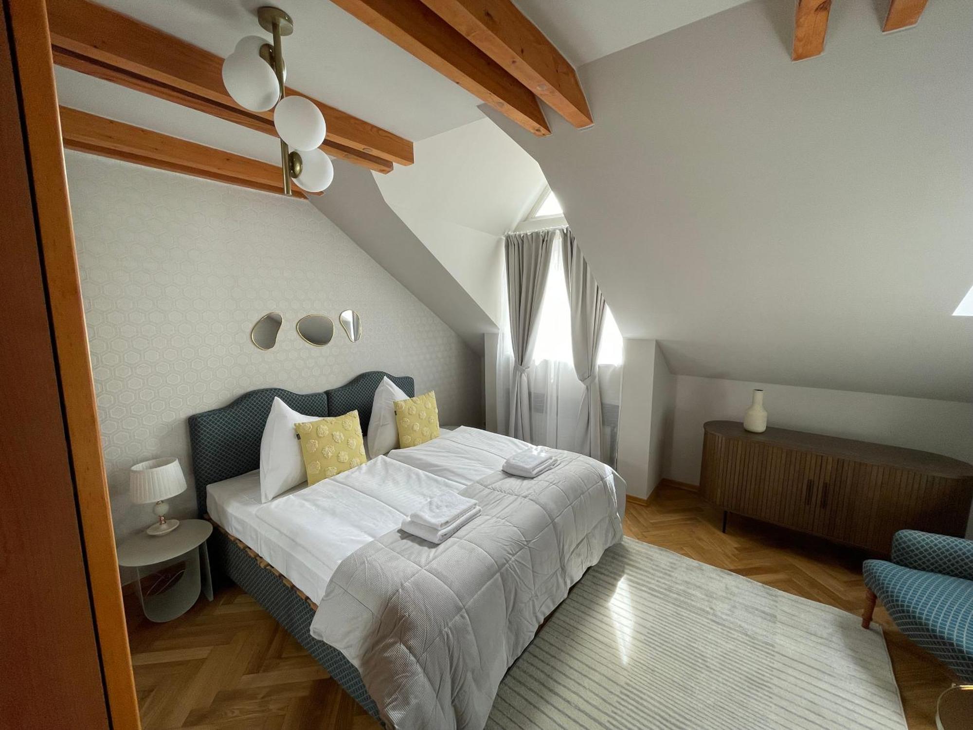Under The Bells Of Tyn Church Apartment Prague