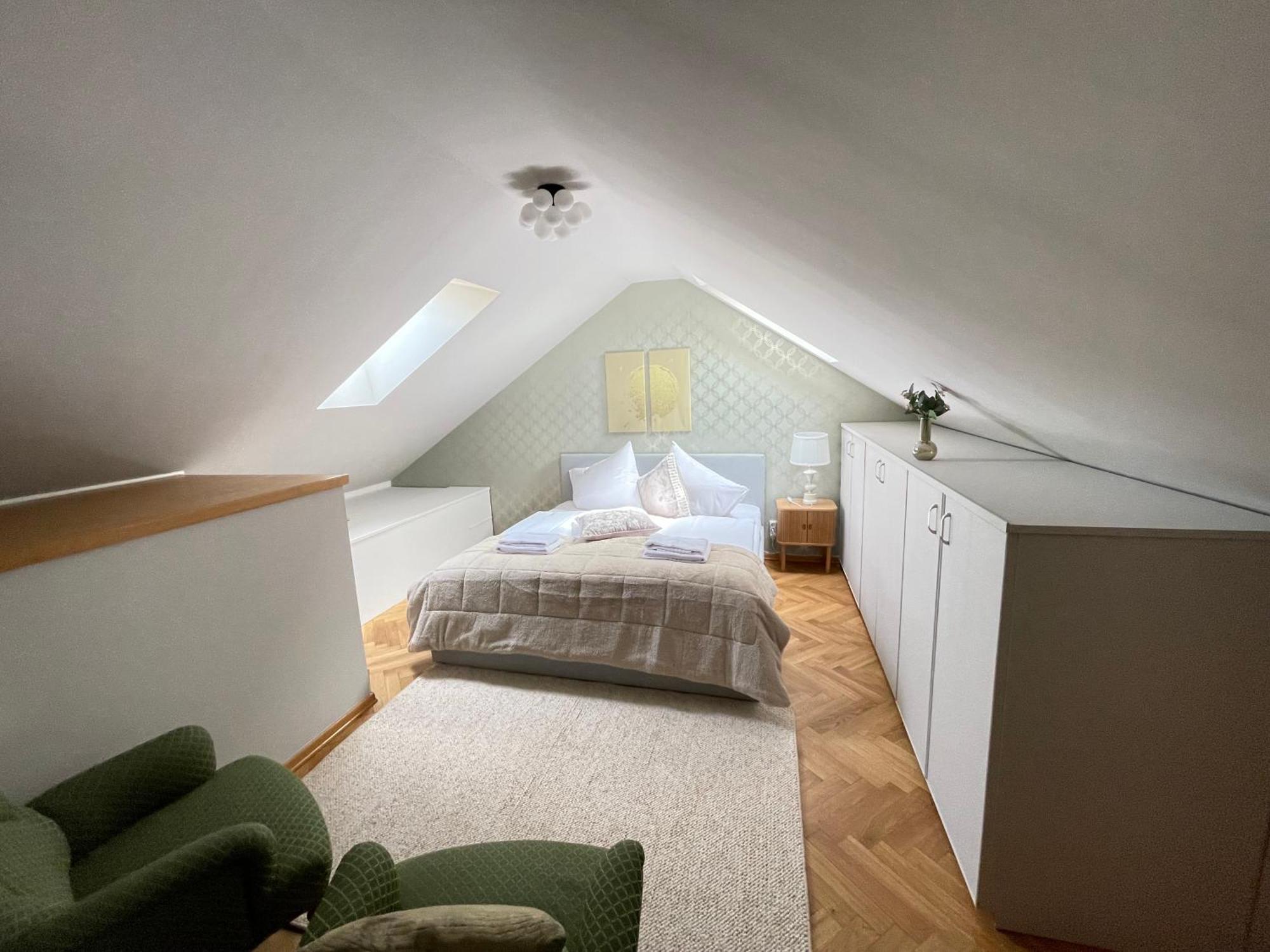 Apartment Under The Bells Of Tyn Church Prague
