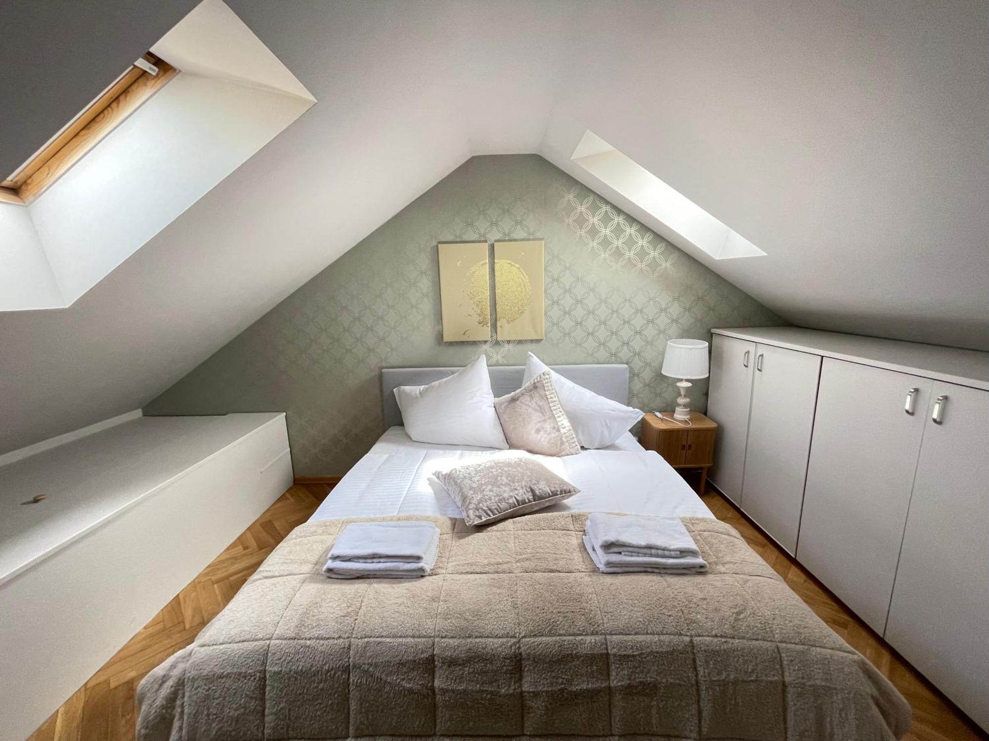Apartment Under The Bells Of Tyn Church Prague