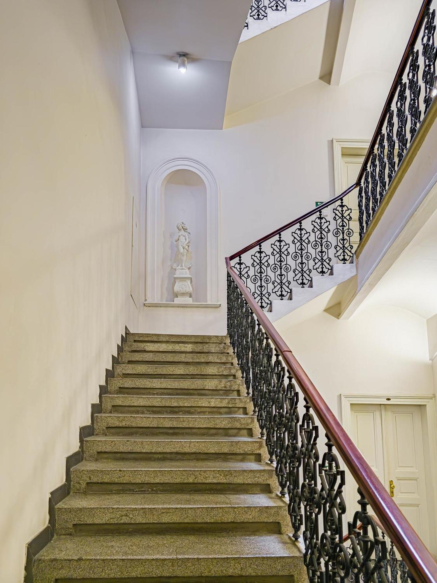 Under The Bells Of Tyn Church Apartment