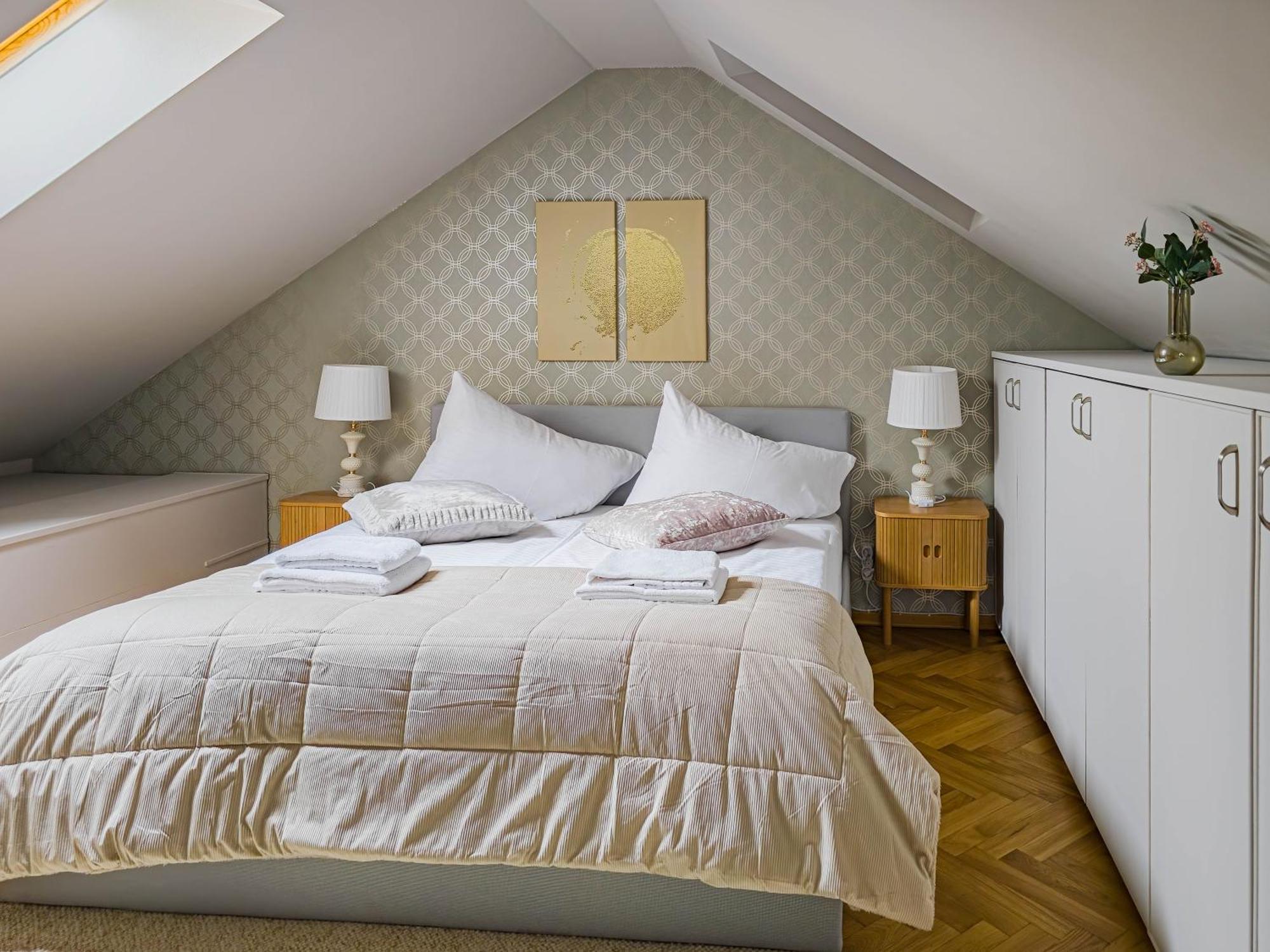 Apartment Under The Bells Of Tyn Church Prague