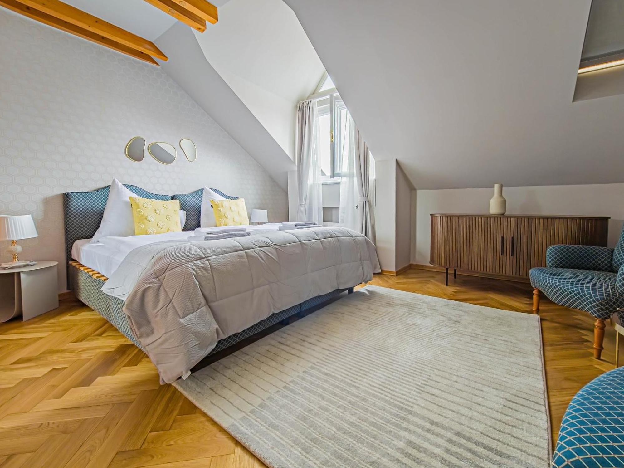 Under The Bells Of Tyn Church Apartment