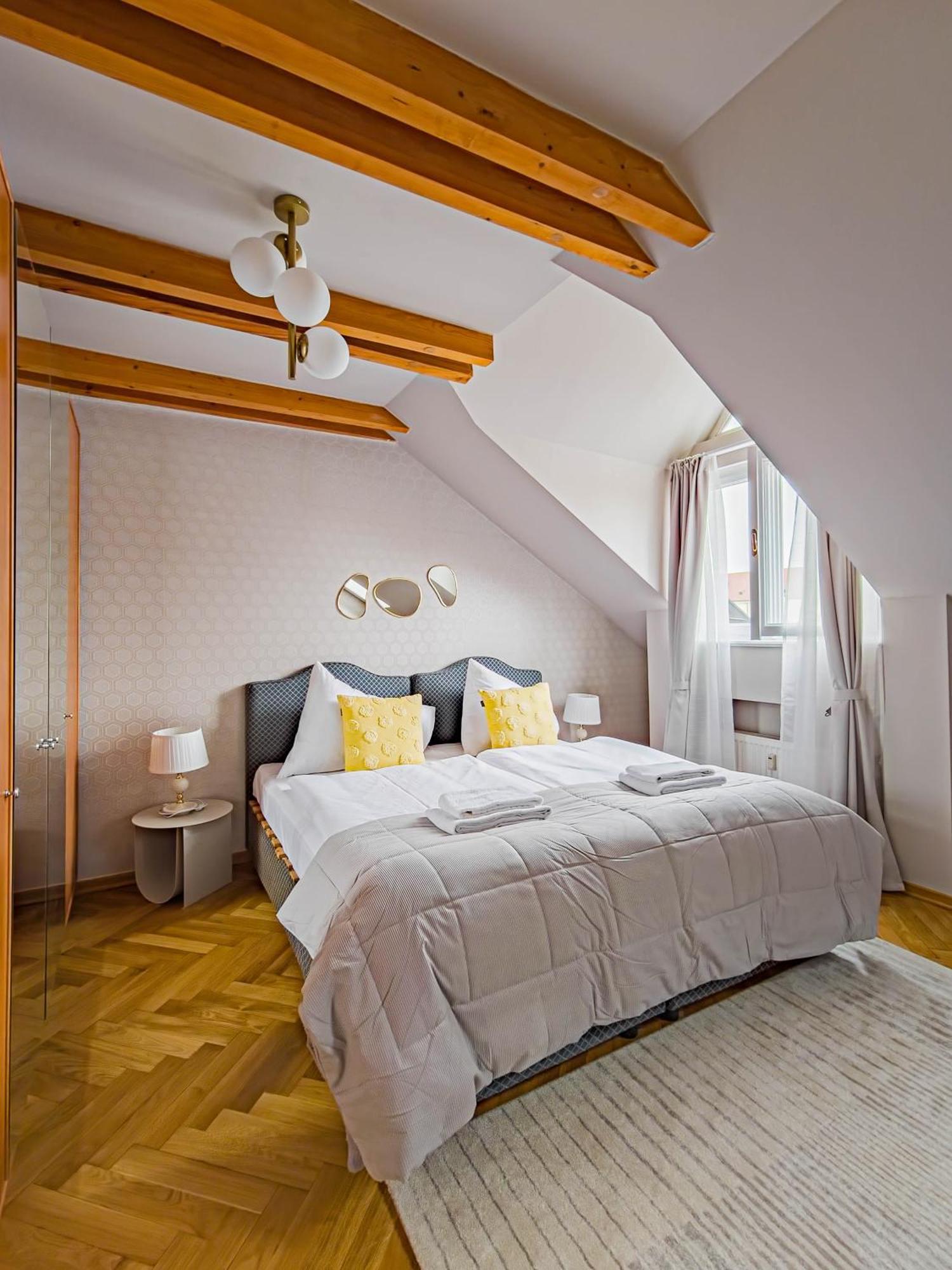 Apartment Under The Bells Of Tyn Church